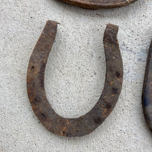Lot 6 Vintage Horseshoes (4 are Champ Horseshoe Set) - Picture 5 of 10
